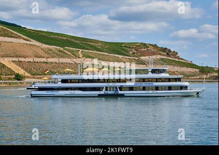 Das Ausflugsfahrgastschiff Vater Rhein auf dem Rhein in Bingen, Deutschland Stockfoto