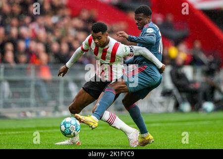 Eindhoven - Cody Gakpo vom PSV Eindhoven, Javairo Dilrosun von Feyenoord während des Spiels zwischen PSV und Feyenoord am 18. September 2022 im Philips Stadion in Eindhoven, Niederlande. (Box zu Box Pictures/Tom Bode) Stockfoto