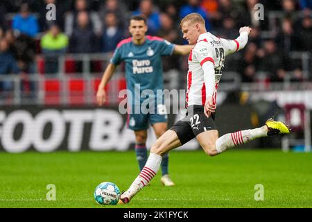 Eindhoven - Jarrad Branthwaite vom PSV Eindhoven während des Spiels zwischen PSV und Feyenoord am 18. September 2022 im Philips Stadion in Eindhoven, Niederlande. (Box zu Box Pictures/Tom Bode) Stockfoto