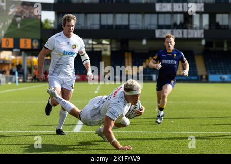 Richard Capstick von Exeter Chiefs versucht es beim Gallagher Premiership-Spiel Worcester Warriors gegen Exeter Chiefs im Sixways Stadium, Worcester, Großbritannien, 18.. September 2022 (Foto von Nick Browning/News Images) Stockfoto