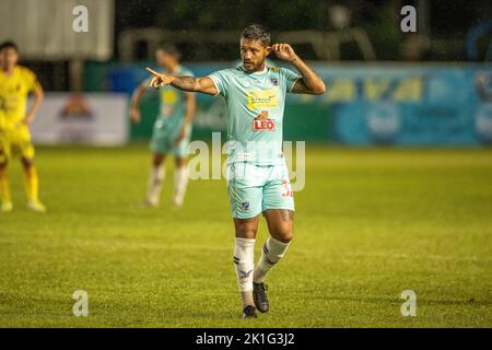 PATTAYA, THAILAND - 18. SEPTEMBER: ERIVELTO EMILIANO da SILVA der Pattaya Dolphins vereint während des Spiels der Thai League 3 East zwischen Pattaya Dolphins und Marines Eureka im Nong Prue Stadium am 18. September 2022 in PATTAYA, THAILAND (Foto: Peter van der Klooster/Alamy Live News) Stockfoto