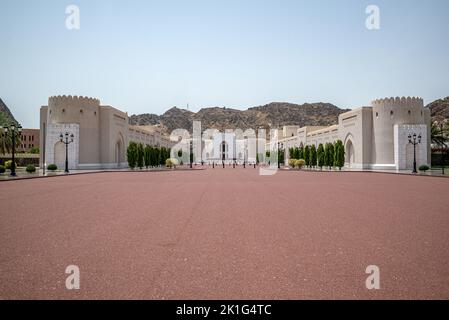 Regierungsgebäude vor dem Königspalast Al Alm, Old Muscat, Oman Stockfoto