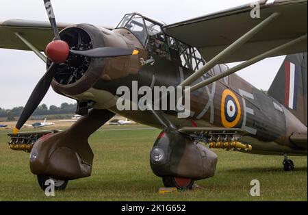 Westland Lysander Mk.III V9312 (G-CCOM) parkte in Duxford für seine Flugausstellung auf der IWM Duxford Battle of Britain Airshow am 10.. September 2022 Stockfoto