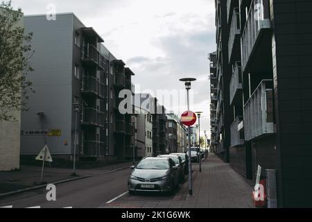 Gemütlicher Nachmittag in einem neuen Viertel in Reykjavik, Island Stockfoto