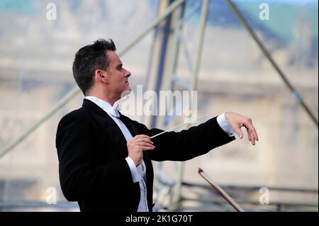 Wien, Österreich. 08 Mai 2015. Philippe Jordan dirigiert das Wiener Symphonieorchester Stockfoto