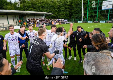 Beerschot VA feiert nach dem Gewinn eines Fußballspiels zwischen RE Virton und Beerschot VA, Sonntag, 18. September 2022 in Virton, am Tag 9 von 22 in der Challenger Pro League 2. Division der belgischen Meisterschaften 2022-2023 1B. BELGA FOTO TOM GOYVAERTS Stockfoto