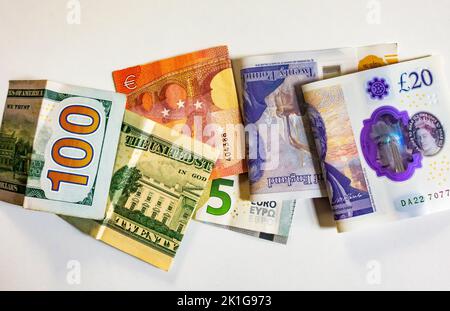 Cash Folding Scheine in drei Währungen -- US-Dollar, Euro und britische Pfund Stockfoto