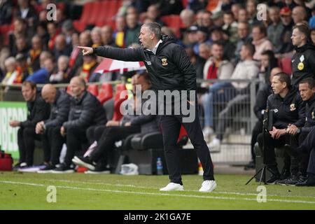 DEVENTER - Schieß los. Eagles Trainer Rene Hake während des niederländischen Eredivisie-Spiels zwischen Schieß los. Eagles und FC Emmen am 18. September 2022 in De Adelaarshorst, Niederlande. ANP ROY LAZET Stockfoto