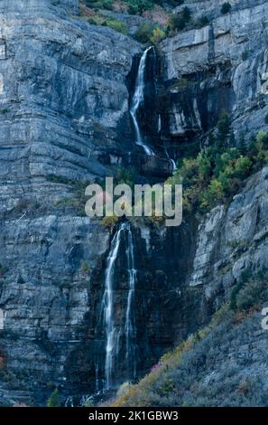 Eine vertikale Aufnahme der Bridal Veil Falls Stockfoto