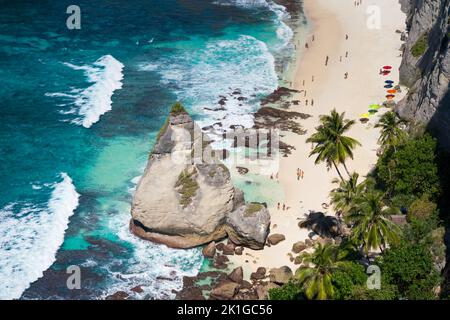 Wunderschöner Diamond Beach in Nusa Penida, Bali, Indonesien. Stockfoto