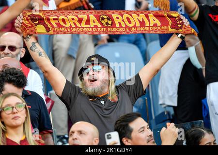 Roma, Italien. 18. September 2022. ALS Fan jubelt während des Fußballspiels der Serie A zwischen AS Roma und Atalanta BC im Olimpico-Stadion in Rom (Italien), 18.. September 2022. Foto Andrea Staccioli/Insidefoto Kredit: Insidefoto di andrea staccioli/Alamy Live News Stockfoto