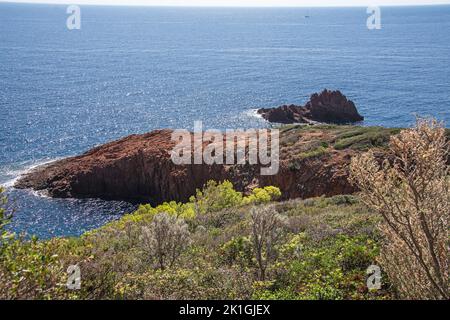 Die Küste des Massif d'Esterel an der Cote d'Azur Frankreich. Stockfoto