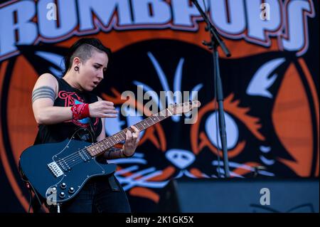 Chicago, USA. 18. September 2022. Bombpops treten am Sonntag, 18. September 2022, auf dem Riot Fest in Douglas Park in Chicago, IL, auf. (Foto von Christopher Dilts/Sipa USA) Quelle: SIPA USA/Alamy Live News Stockfoto