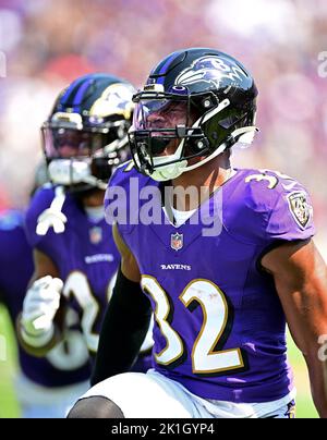 Baltimore, USA. 18. September 2022. Sicherheit der Baltimore Ravens Marcus Williams (32) feiert nach einem Abfangen gegen die Miami Dolphins während der ersten Hälfte eines NFL-Spiels im M&T Bank Stadium in Baltimore, Maryland, am Sonntag, dem 18. September 2022. Foto von David Tulis/UPI Credit: UPI/Alamy Live News Stockfoto