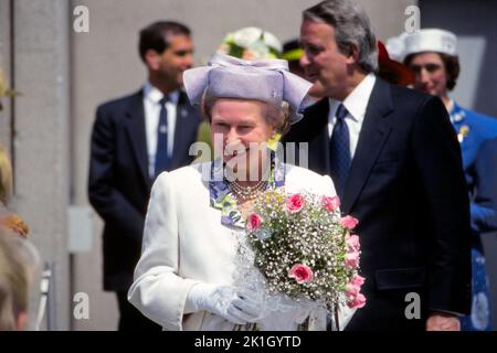 Queen Elizabeth und Premierminister Brian Mulroney besuchen Calgary Alberta im Juni 27 1990 auf ihrer Canadian Tour Stockfoto