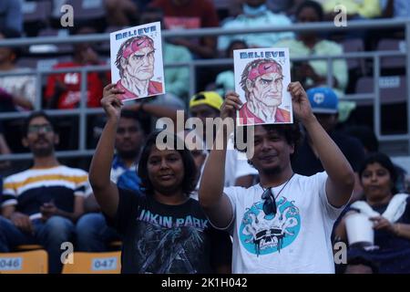 Chennai, Tamil Nadu, Indien. 18. September 2022. Fans des Schweizer Tennisspielers Roger Federer sind beim Frauen-Einzel-Finale des WTA Tour Chennai Open 2022 Tennis-Turniers in Chennai zu sehen. (Bild: © Sri Loganathan/ZUMA Press Wire) Stockfoto