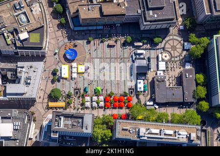 Luftbild, Kennedyplatz mit Outdoor-Gastronomie und Sonnenschirmen, Innenstadt, Essen, Ruhrgebiet, Nordrhein-Westfalen, Deutschland, DE, Lebensmittel, Europa, Ped Stockfoto