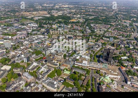 Luftbild, Stadt mit Limbecker Platz, Kreuzeskirche und St. Gertrud Kirche, Innenstadt, Essen, Ruhrgebiet, Nordrhein-Westfalen, Deutschland, Gottesdienst Stockfoto