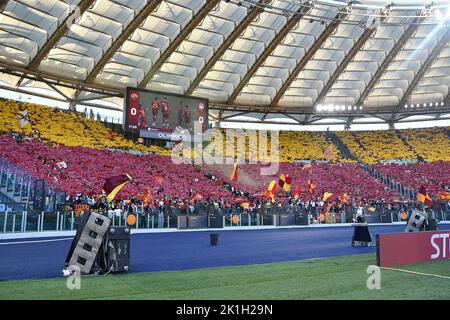 Stadio Olimpico, Rom, Italien. 18. September 2022. Italienischer Fußball der Serie A, AS Roma gegen Atalanta; Roma-Anhänger Kredit: Action Plus Sports/Alamy Live News Stockfoto