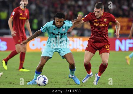 18.. September 2022; Olympiastadion, Rom, Italien ; Serie A Championship Football, Roma versus Atalanta ; Ederson von Atalanta ,Andrea Belotti von AS Roma Stockfoto