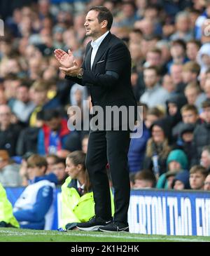 Liverpool, England, 18.. September 2022. Frank Lampard, Manager von Everton, applaudiert seinem Team während des Premier League-Spiels im Goodison Park, Liverpool. Bildnachweis sollte lauten: Lexy Ilsley / Sportimage Stockfoto