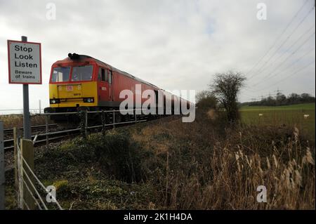 '60019' 'Port of Grimsby & Immingham' in Richtung Osten in der Nähe von Portskewett mit einem Robeston-Westerleigh-Zug. Stockfoto