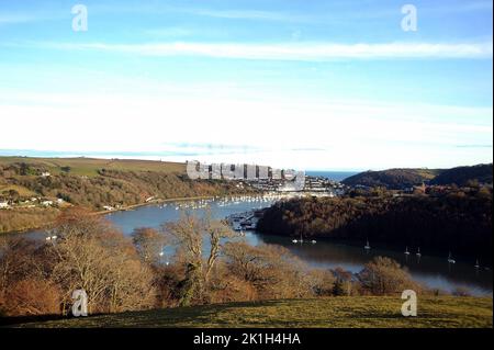 „Lydham Manor“ (läuft als Klassenpionier 7800 „Torquay Manor“) am River Dart in Kingswear entlang. Stockfoto