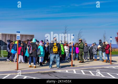 Ein Park Ranger begibt sich auf einen Schulausflug im Visitor Center Complex des Flight 93 Memorial am 11.. September in Stoystown, Pennsylvania. Stockfoto