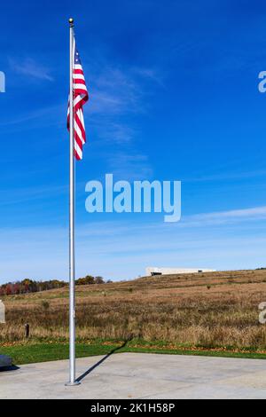 Die amerikanische Flagge fliegt auf dem Memorial Plaza des Memorial von Flug 93 am 11.. September in Stoystown, Pennsylvania. Stockfoto