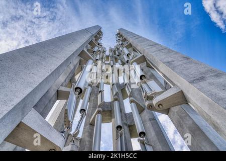 Blick auf den Tower of Voices und seine Windspiele beim Flight 93 Memorial am 11.. September in Stoystown, Pennsylvania. Stockfoto