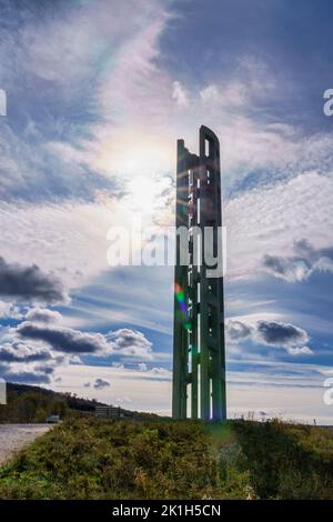 Der Tower of Voices hebt sich vom dramatischen Morgenhimmel beim Flight 93 Memorial am 11.. September in Stoystown, Pennsylvania, ab. Stockfoto