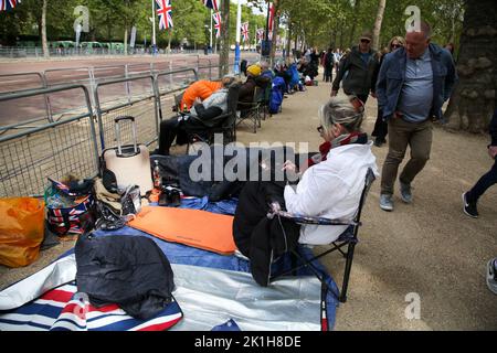 London, Großbritannien. 18. September 2022. Die Leute zelten in der Mall für das Staatsräum Ihrer Majestät der Königin. Kredit: ZUMA Press, Inc./Alamy Live Nachrichten Stockfoto