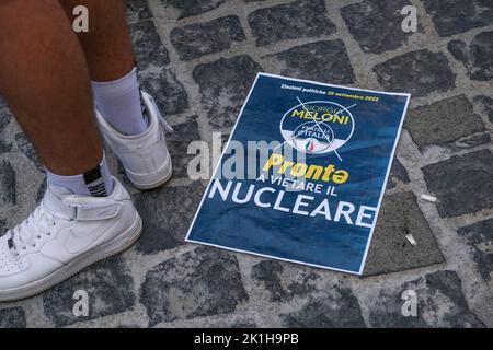 Caserta, Kampanien, ITALIEN. 18. September 2022. 09/18/2022 Caserta, heute Nachmittag auf der Piazza Dante, führte die Vorsitzende der rechtsgerichteten Partei der italienischen Brüder, Hon. Giorgia Meloni, ehemalige Ministerin der Berlusconi-Regierung, eine Wahlkundgebung für die nächsten Wahlen am 25. September durch.auf dem Foto: Hon. Quelle: ZUMA Press, Inc./Alamy Live News Stockfoto