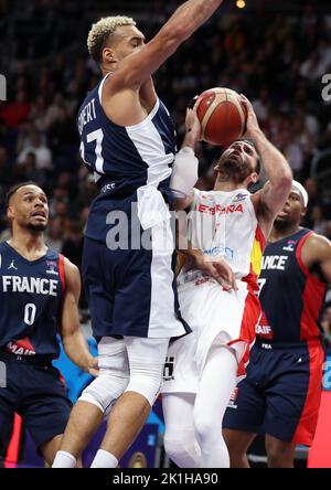 Rodolfo Fernandez 5 aus Spanien, Rudy Gobert 27 aus Frankreich, Guerschon Yabusele 7 aus Frankreich Spanien gegen Frankreich FIBA EuroBasket 2022 Goldmedaille Finale 18.09.2022 Mercedes Benz Arena Berlin © diebilderwelt / Alamy Stock Stockfoto