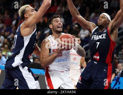 Willy Hernan Gomez 14 aus Spanien, Rudy Gobert 27 aus Frankreich, Guerschon Yabusele 7 aus Frankreich Spanien gegen Frankreich FIBA EuroBasket 2022 Goldmedaille Match Finalspiel 18.09.2022 Mercedes Benz Arena Berlin © diebilderwelt / Alamy Stock Stockfoto