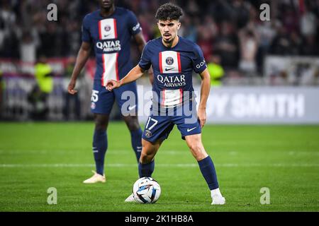 Lyon, Frankreich. 18. September 2022. Vitor MACHADO FERREIRA (Vitinha) von PSG während des Fußballspiels der französischen Ligue 1 zwischen Olympique Lyonnais und Paris Saint-Germain am 18. September 2022 im Groupama-Stadion in Decines-Charpieu bei Lyon, Frankreich - Foto: Matthieu Mirville/DPPI/LiveMedia Kredit: Unabhängige Fotoagentur/Alamy Live News Stockfoto