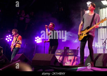 Die britische Indie-Band Blur spielt auf der Pyramid Stage beim Glastonbury Festival 2009. Stockfoto