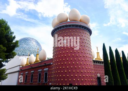 Figueres, spanien - 5. september 2022: Eingang zum Dali-Theatermuseum. Stockfoto