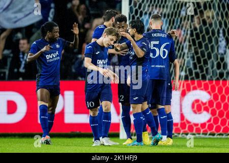 Anderlecht, Belgien. 18. September 2022. Anderlechts Yari Verschaeren feiert am Sonntag, 18. September 2022, am 9. Tag der „Jupiler Pro League“ der belgischen Meisterschaft 2022-2023, nach einem Treffer bei einem Fußballspiel zwischen RSCA Anderlecht und KV Kortrijk in Anderlecht. BELGA FOTO JASPER JACOBS Quelle: Belga Nachrichtenagentur/Alamy Live News Stockfoto