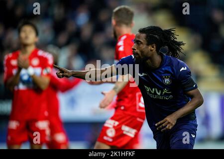 Anderlecht, Belgien. 18. September 2022. Anderlechts Majeed Ashimeru feiert am Sonntag, dem 18. September 2022 in Anderlecht, am 9. Tag der „Jupiler Pro League“ der belgischen Meisterschaft 2022-2023, nach einem Treffer bei einem Fußballspiel zwischen RSCA Anderlecht und KV Kortrijk. BELGA FOTO JASPER JACOBS Quelle: Belga Nachrichtenagentur/Alamy Live News Stockfoto