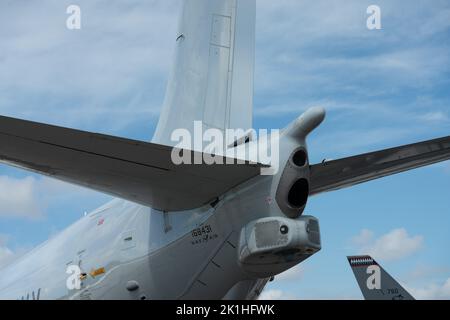 Der Rückflug einer Aufklärungsmaschine Boeing P-8 Poseidonflying in dem verwendeten Flugzeug Stockfoto