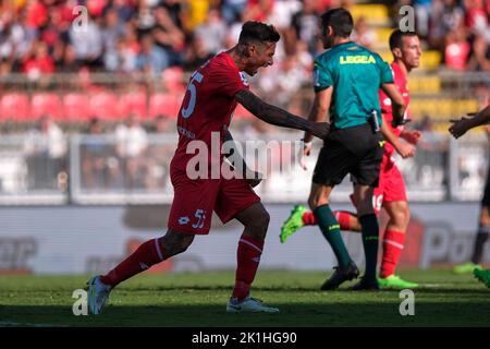 Monza, Italien. 18. September 2022. Armando Izzo von AC Monza feiert während der Serie A ein Fußballspiel zwischen AC Monza und Juventus FC im Brianteo-Stadion in Monza (Italien), 19.. September 2022. Foto Federico Tardito/Insidefoto Kredit: Insidefoto di andrea staccioli/Alamy Live News Stockfoto