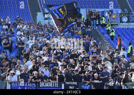 Rom, Italien. 18. September 2022. Atalanta Fans während Fußball Serie A Match, Stadio Olimpico, AS Roma V Atalanta, 18. Sep 2022 Photographer01 Kredit: Unabhängige Fotoagentur/Alamy Live News Stockfoto