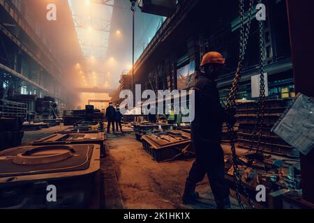 Metallurgische Anlage. Industrielle Stahlproduktion. Innenraum der metallurgischen Werkstatt. Stockfoto