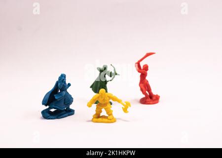 Rollenspiel Figuren Würfel und Karten Stockfoto