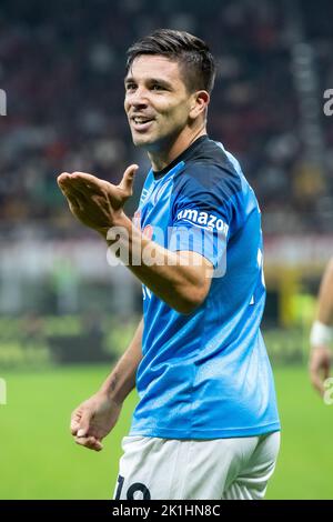 Mailand, Italien. 18. September 2022. Italienische Serie A Fußball-Meisterschaft. Mailand gegen Neapel 1-2. Giovanni Simeone, Napoli, Punkten das Tor und feiern.- Foto Copyright: Cristiano BARNI/ATP images Credit: SPP Sport Press Foto. /Alamy Live News Stockfoto