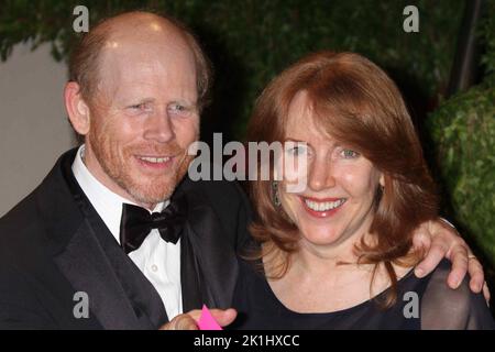 Ron Howard und seine Frau Cheryl Alley Howard besuchen am 22. Februar 2009 die Vanity Fair Oscar Party im Sunset Tower in West Hollywood, CA. Foto: Henry McGee/MediaPunch Stockfoto