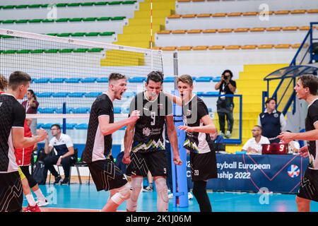 Montesilvano, Pescara, Italien. 18. September 2022. Das slowenische Team jubelt während der CEV U20 Volleyball Europameisterschaft 2022 in Montesilvano (Bildquelle: © Elena Vizzoca/Pacific Press via ZUMA Press Wire) Bildquelle: ZUMA Press, Inc./Alamy Live News Stockfoto