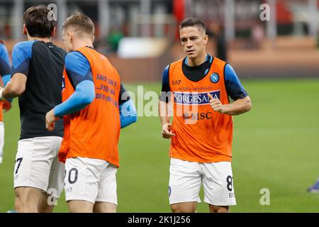 Mailand, Italien. 18. September 2022. Italien, Mailand, Sept. 18 2022: Giacomo Raspadori (napoliischer Stürmer) sprintet beim Aufwärmen über Fußballspiel AC MILAN gegen SSC NAPOLI, Serie A Tim 2022-2023 day7 San Siro Stadion (Bild: © Fabrizio Andrea Bertani/Pacific Press via ZUMA Press Wire) Quelle: ZUMA Press, Inc./Alamy Live News Stockfoto