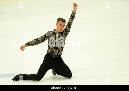 Bergamo, Italien. 18. September 2022. Palaghiaccio IceLab, Bergamo, Italien, 18. September 2022, Matteo RIZZO (Ita), Männer Freilaufen während 2022 ISU Challenger Series Figure Skating - Ice Sports Credit: Live Media Publishing Group/Alamy Live News Stockfoto